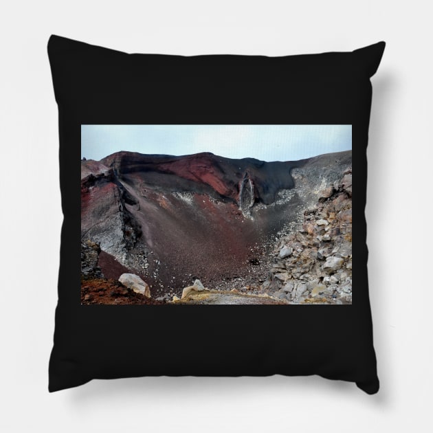 Nouvelle Zélande - volcan Tongariro Pillow by franck380