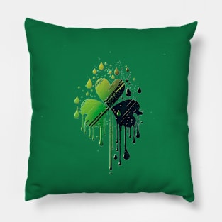 Minimalistic splash design of Saint Patrick's day shamrock leaf Pillow