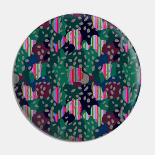 Animalier camouflage stripes dark green magenta Pin