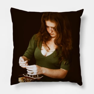 Bonnie Raitt dark Pillow