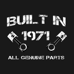 Built in 1971 Car fanatics 49th Birthday Gift ideas T-Shirt