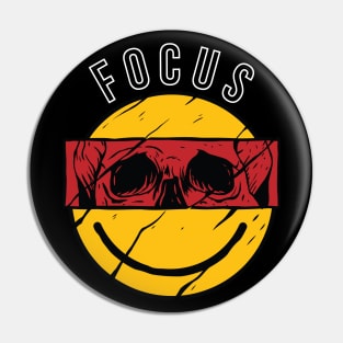 FOCUS smiley rad retro design with skull cut Pin