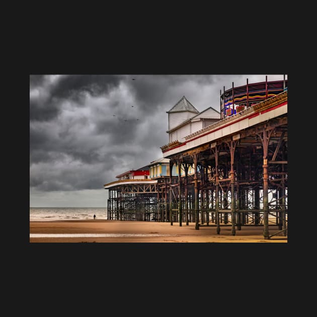 Central pier in Blackpool by jasminewang