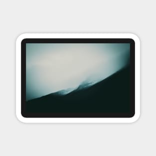 Misty mountains 2 Magnet