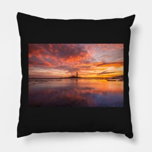 St Marys lighthouse sunrise Pillow