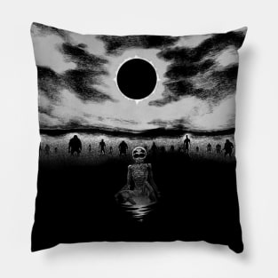 eclipse fight Pillow