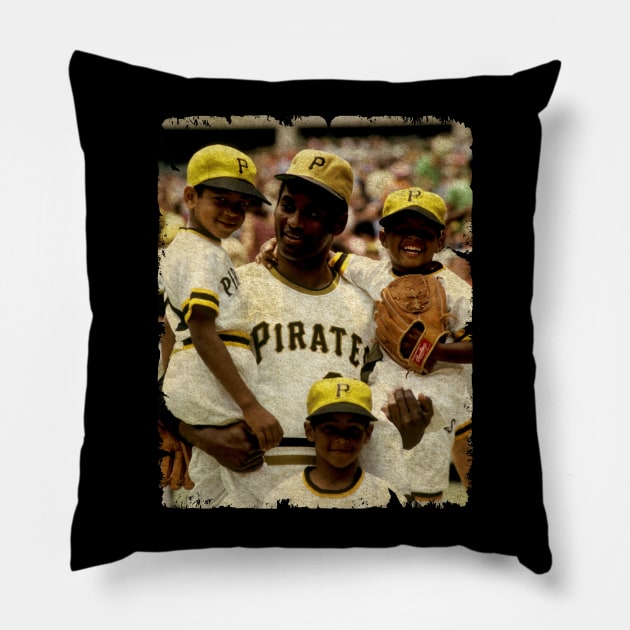 Roberto Clemente in Pittsburgh Pirates Pillow by PESTA PORA