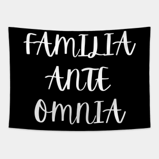 Familia ante omnia Tapestry