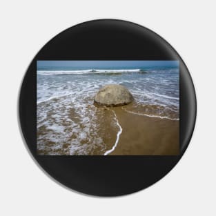 Moeraki boulder. Pin