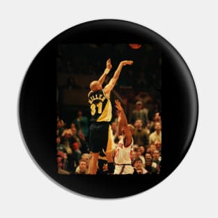 Reggie Miller - Vintage Design Of Basketball Pin