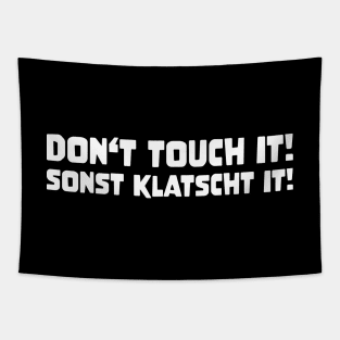 DON'T TOUCH IT SONST KLATSCHT IT! funny saying lustige Sprüche Denglisch Tapestry