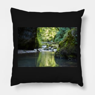 Galbena river and canyon Pillow