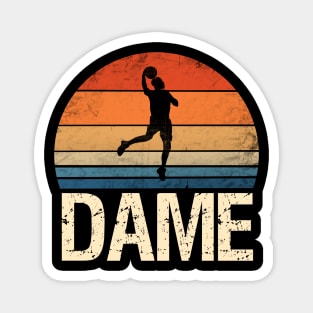 dame time (dunk) distressed retro, vintage Magnet