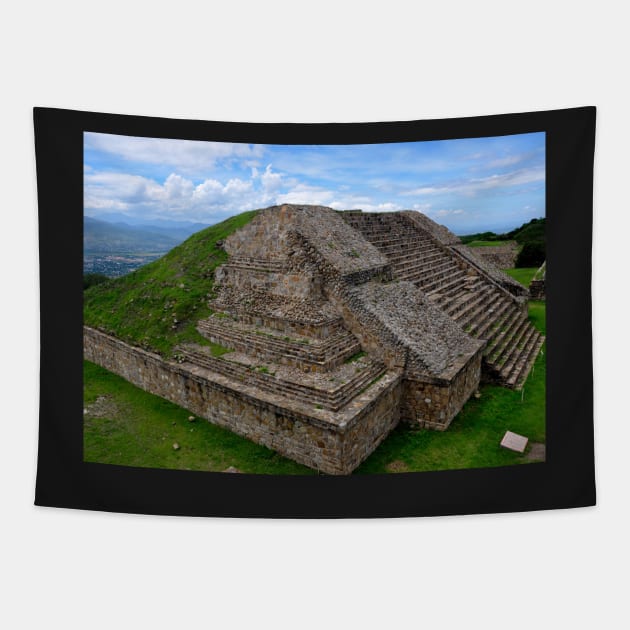 Site archéologique de Monte Alban, Oaxaca Mexique Tapestry by franck380