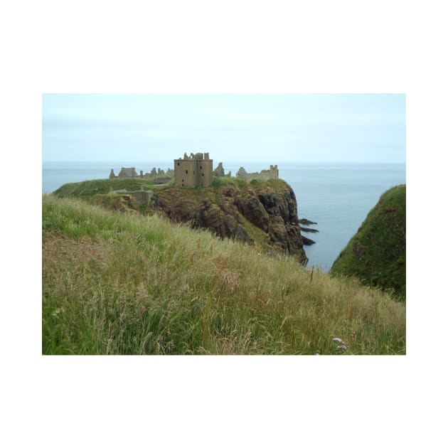 Dunnottar Castle and the North Sea by GenAumonier