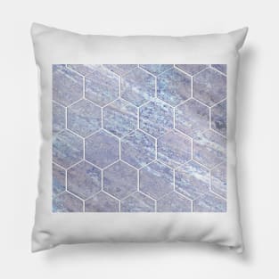 Botanico Porpora - purple marble hexagons Pillow