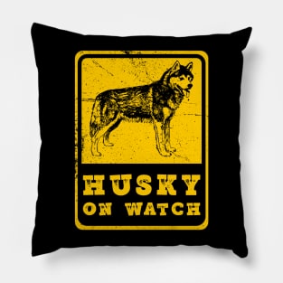 Husky On Watch. Perfect Funny Husky and Dogs Lovers Gift Idea, Distressed Retro Vintage Pillow