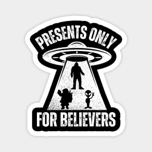 Funny Christmas Alien And Bigfoot Magnet