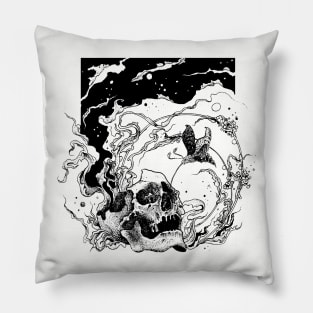 Skull and colibri Pillow