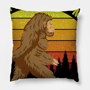 big foot saw me but nobody believes him funny vintage Sasquatch t-shirt Pillow