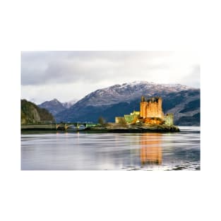 Eilean Donan Castle , the Highlands , Scotland T-Shirt