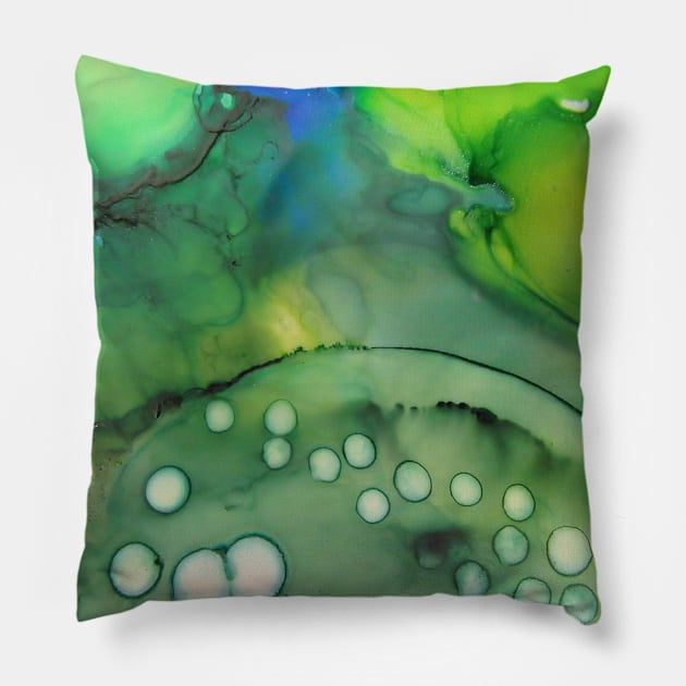 dos de grenouille Pillow by Nachabricole