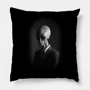 alien eilegent Pillow