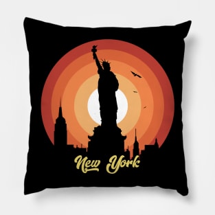 New York, Statue of liberty sunset silhouette. Lady Liberty. Pillow