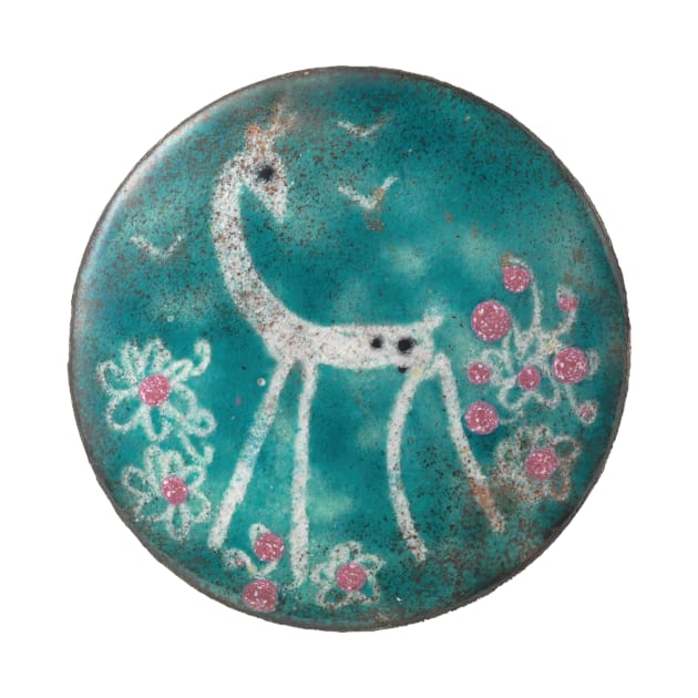 Round enamel brooch with retro hand-painted giraffe - vintage 1950s or 1960s art by retrografika