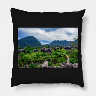 middle earth 2 Pillow