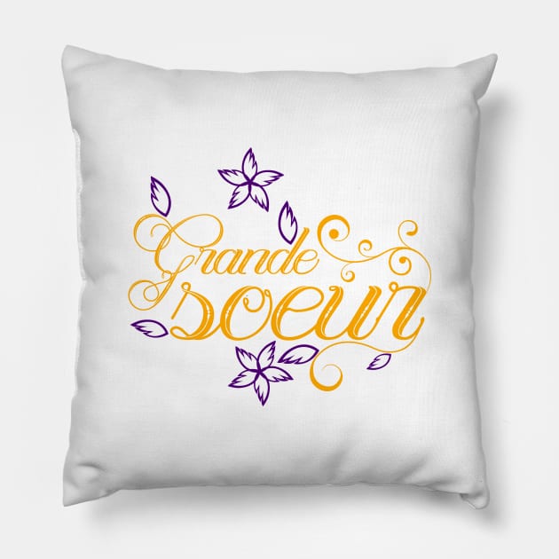 Grande soeur Pillow by nektarinchen