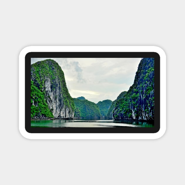 Vietnam - Cat Ba, Lan Ha Bay Magnet by franck380