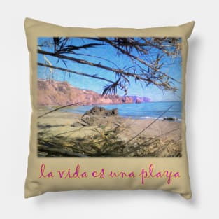 La vida es una playa. Life's a beach Pillow