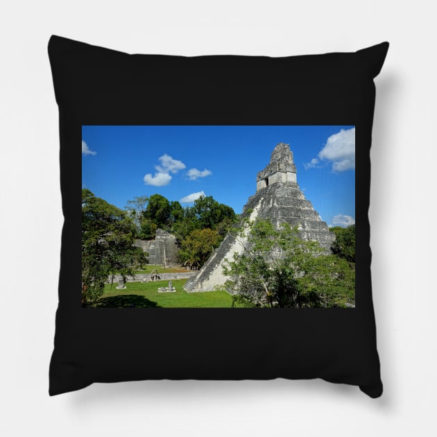 Guatemala - site archéologique de Tikal Pillow by franck380