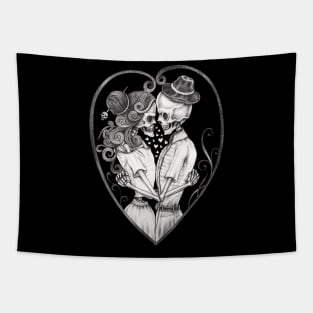 Skeleton lovers in love vintage heart art. Tapestry