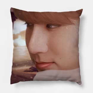 Vacation with Hannie 8 Pillow