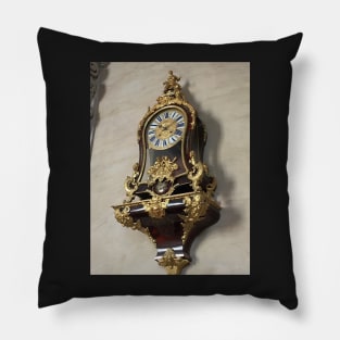 clock chateau de fontainebleau Pillow
