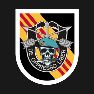 US Army 5th Special Forces Group Skull US Flag Vintage "De Oppresso Liber" US 5th SFG - Gift for Veterans Day 4th of July or Patriotic Memorial Day T-Shirt