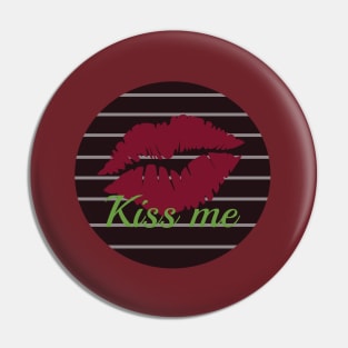 Kiss me Pin