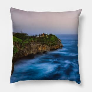 Slow-mo sea waves on a rocky beach Pillow