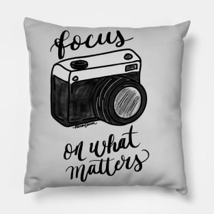 Focus on what matters Pillow