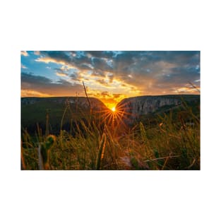 Sun rays through mountains peaks at sunset T-Shirt