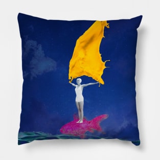 Sailing away Pillow