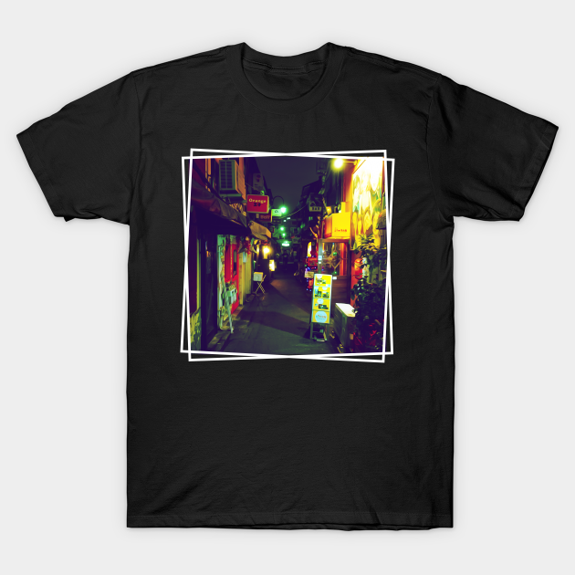 Arrangement Barcelona Ubevæbnet Japanese Street - Japan - T-Shirt | TeePublic