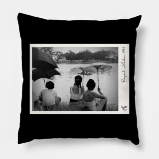 Hti (Parasol) Gang 1955 Pillow