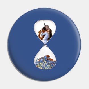 The kiss Hayez Pin