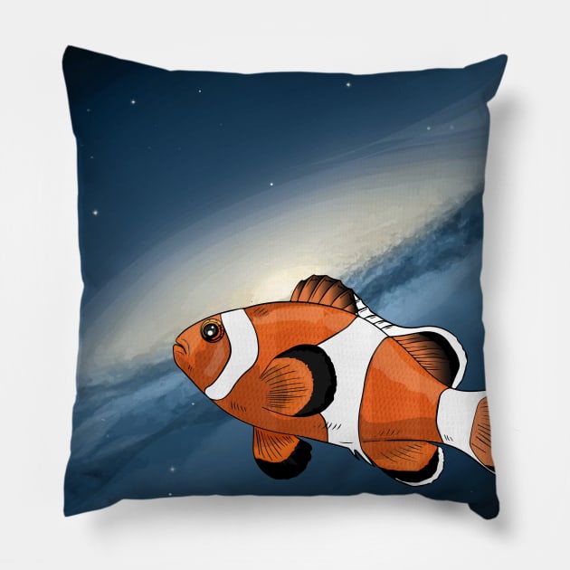 Un pesce pagliaccio nell'universo Pillow by Crazyartsale