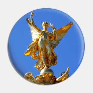 Queen Victoria Memorial Pinnacle Pin