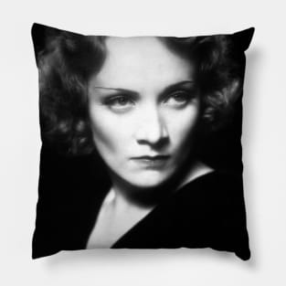 Marlene Dietrich mad Pillow