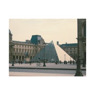 Louvre and a lonesome bicycle T-Shirt